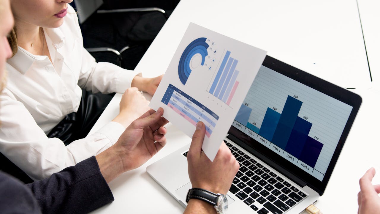 Why Businesses Should Partner with Energy Brokers for Cost Savings