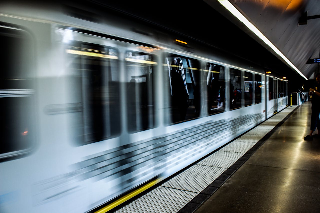 4 ways to pass time while travelling on public transport in the UK